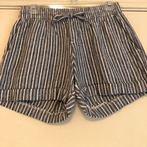 Old Navy grey and white shorts